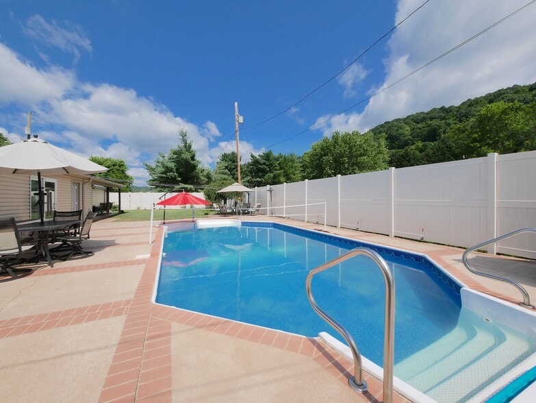 More Photos Of 56721 Ferry Landing Rd, Shadyside Shelter For Sale