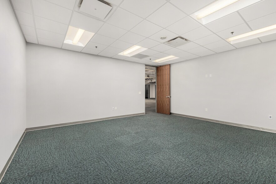 More Photos Of 450 N 54th St, Chandler Distribution For Lease