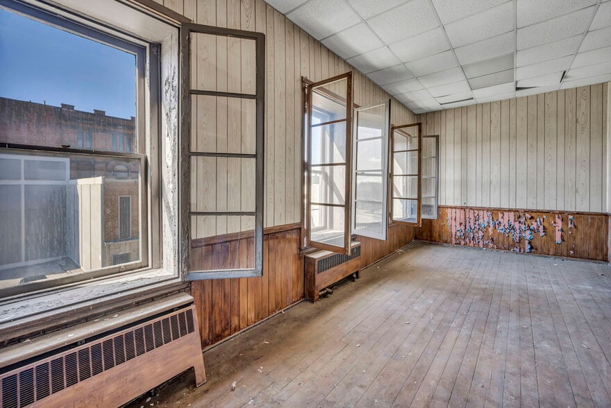 More Photos Of 112-130 Erie St S, Massillon Office For Sale