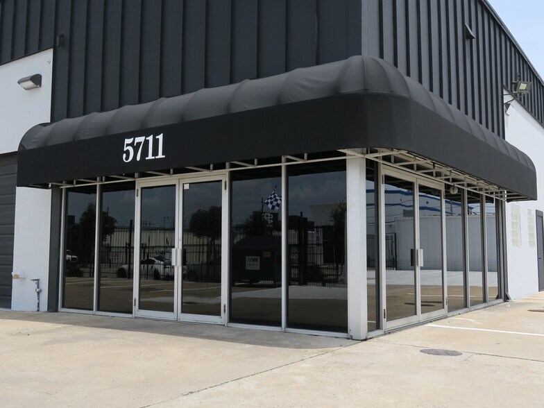 More Photos Of 5711 Star Ln, Houston Service For Lease