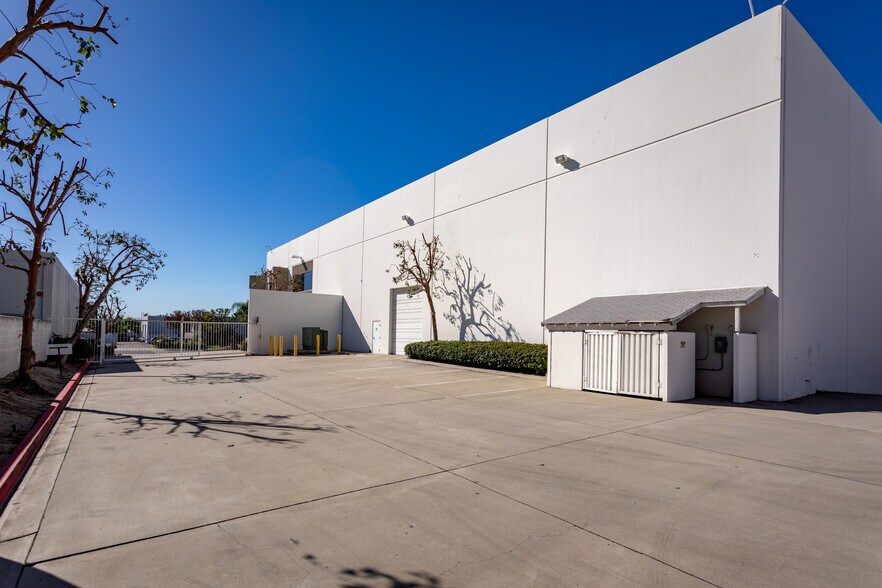 More Photos Of 10730 Bell Ct, Rancho Cucamonga Warehouse For Lease