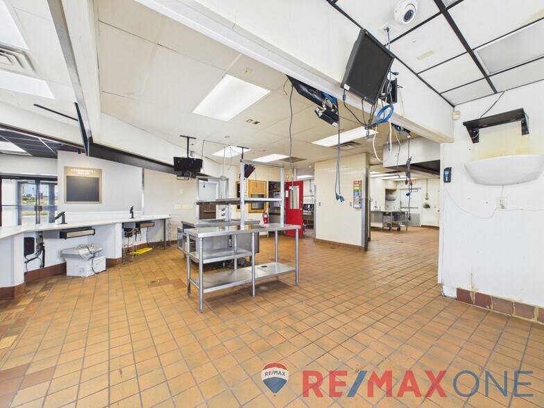 More Photos Of 2208 E Kansas Ave, Garden City Fast Food For Sale