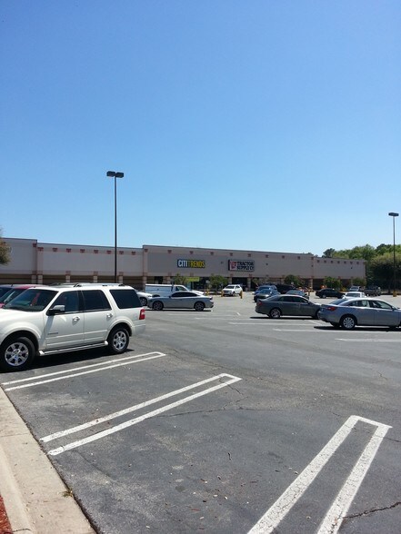 More Photos Of 1200-1320 S Madison Ave, Douglas Storefront For Lease