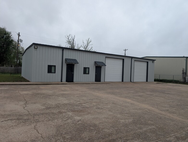More Photos Of 2524 NW 2nd St, Oklahoma City Manufacturing For Sale
