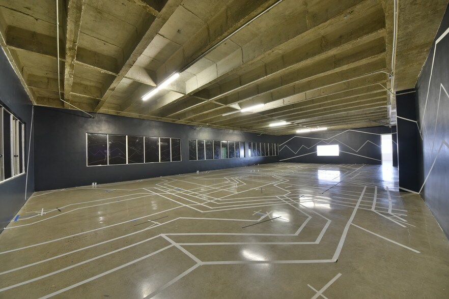 More Photos Of 515 N Sycamore St, Santa Ana Office For Lease