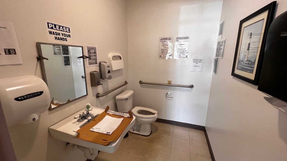 More Photos Of 2100 Ferry St, Easton Medical For Lease