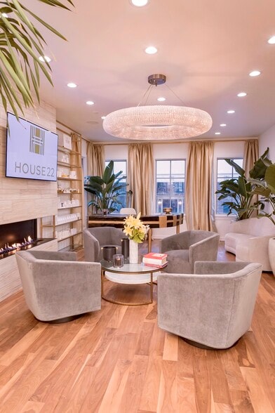 More Photos Of 22 E Elm St, Chicago Storefront Retail Office For Sale