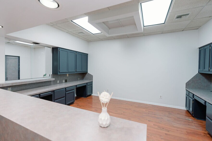 More Photos Of 2215 Midwestern Pky, Wichita Falls Medical For Lease