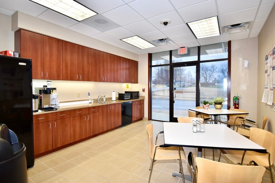 More Photos Of 79 Stonebridge Blvd, Jackson Office For Lease
