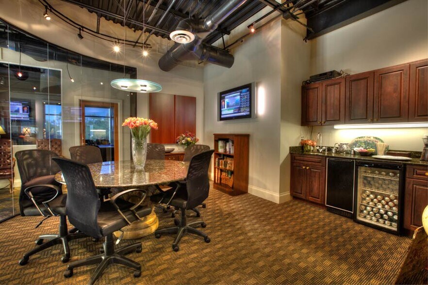 More Photos Of 711 S Howard Ave, Tampa Coworking Space