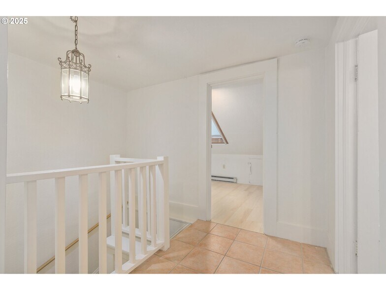 More Photos Of 1492 Pearl St, Eugene Office Residential For Sale
