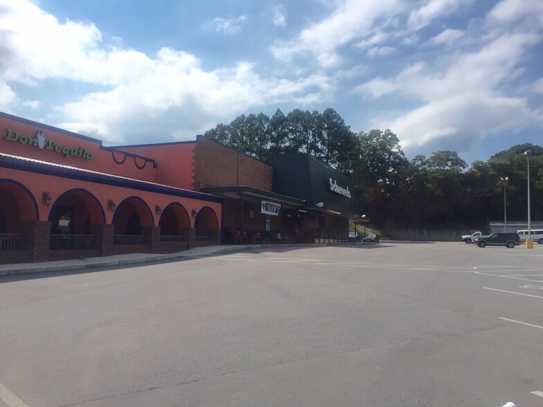 More Photos Of 439-449 E Nelson St, Lexington Storefront For Lease