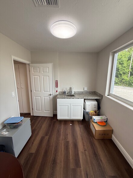 More Photos Of 1320 SE Palm Beach Rd, Stuart Medical For Sale