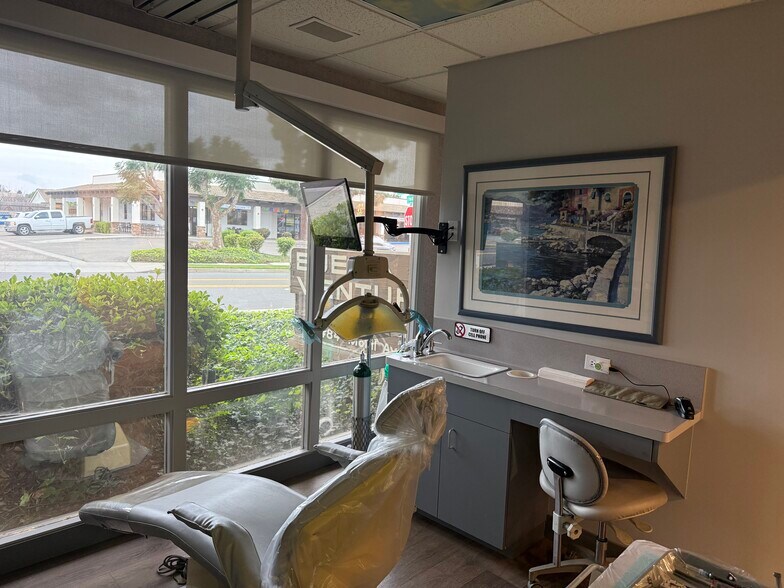 More Photos Of 484 Mobil Ave, Camarillo Office For Sale