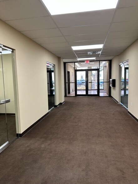 More Photos Of 231 W Main St, Denison Office For Lease