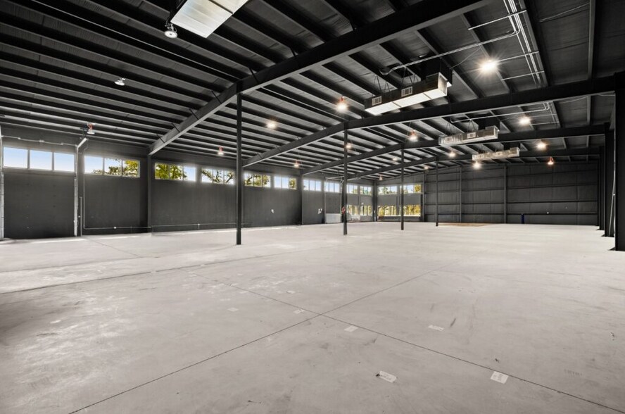 More Photos Of 14510 Fitzhugh Rd, Austin Warehouse For Sale