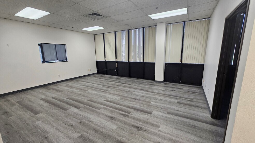 More Photos Of 850 Flynn Rd, Camarillo Warehouse For Lease