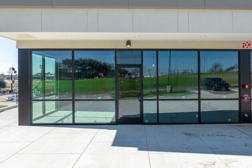 More Photos Of 2600 Becker Dr, Brenham Storefront Retail Office For Lease