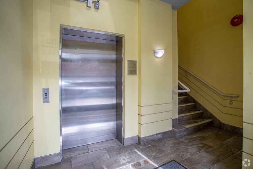 More Photos Of 903-935 Denman St, Vancouver Storefront Retail Office For Sale