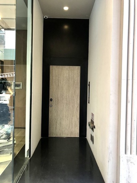 More Photos Of 14 E 55th St, New York General Retail For Sale