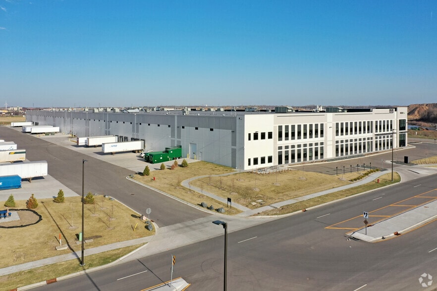 More Photos Of 10501 Elm Creek Blvd N, Maple Grove Manufacturing For Lease