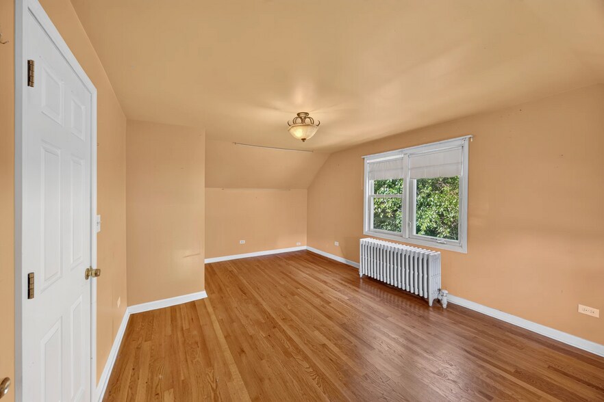 More Photos Of 14329 Beacon Ave, Orland Park General Retail For Sale