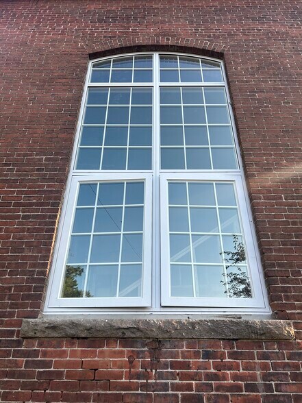 More Photos Of 70 Moshassuck Rd, Lincoln Manufacturing For Lease