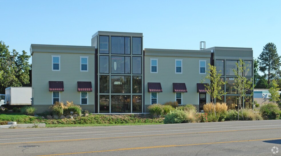 More Photos Of 650 E Fairview Ave, Meridian Storefront Retail Office For Sale