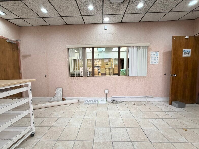 More Photos Of 86 Front St, Hempstead Storefront Retail Office For Sale