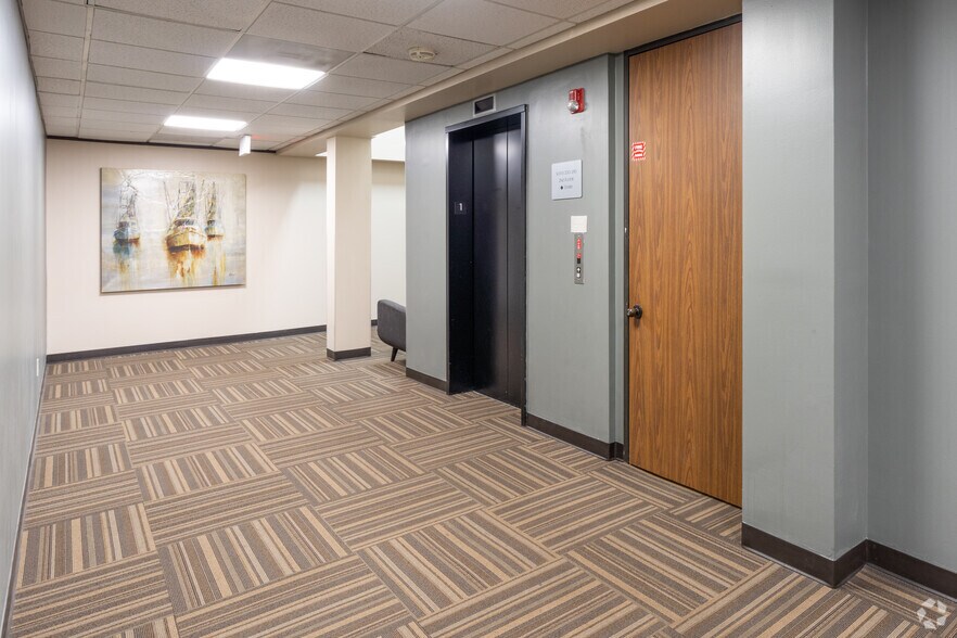 More Photos Of 303 E Main St, League City Office For Lease