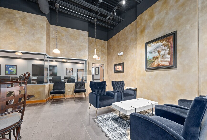 More Photos Of 2005 Bloomingdale Rd, Glendale Heights Office For Sale