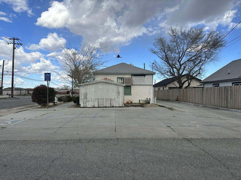 More Photos Of 2320 Belshaw St, Mojave Restaurant For Sale