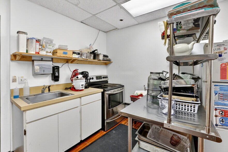 More Photos Of 159 SE 2nd Ave, Hillsboro Storefront For Sale