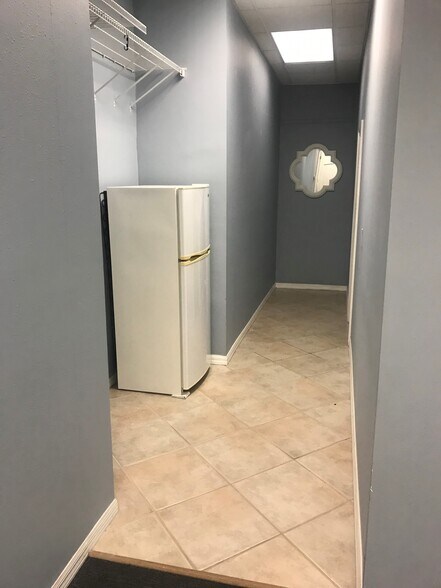 More Photos Of 31111-31125 US Highway 19 N, Palm Harbor Office For Lease