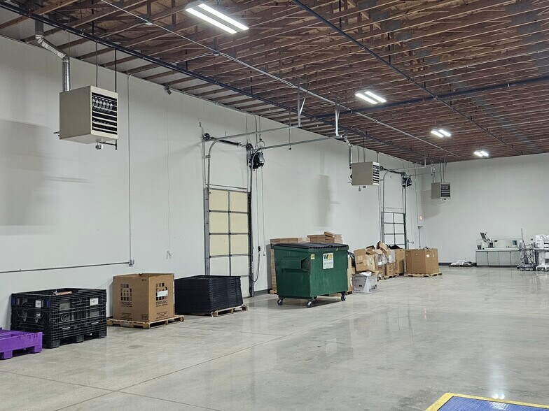 More Photos Of 2121 S 7th St, Council Bluffs Light Distribution For Sale