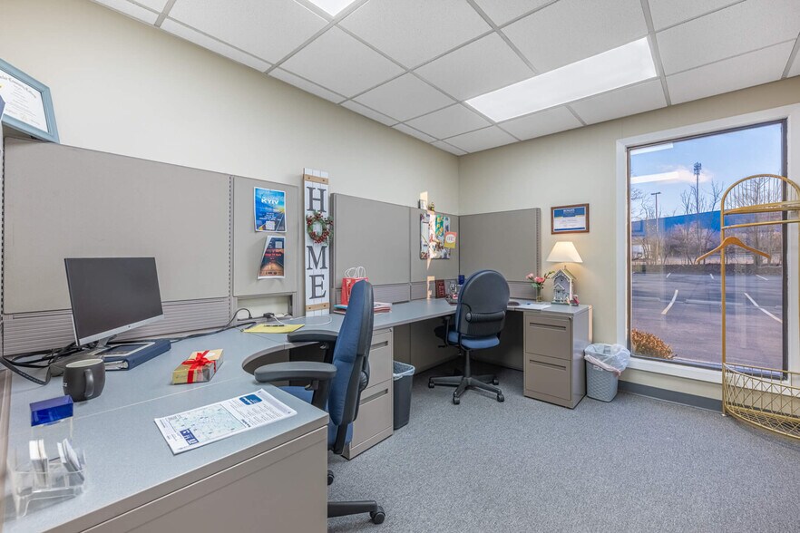 More Photos Of 16 W Wenger Rd, Englewood Medical For Lease