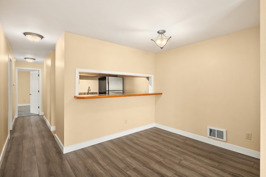 More Photos Of 28426 16th Ave S, Federal Way Apartments For Sale