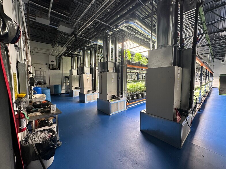 More Photos Of 246 Suffolk Ln, Gardner Manufacturing For Sale