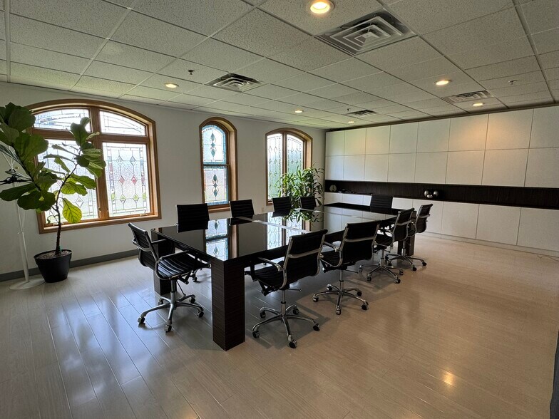 More Photos Of 1 Raritan Rd, Oakland Manufacturing For Lease