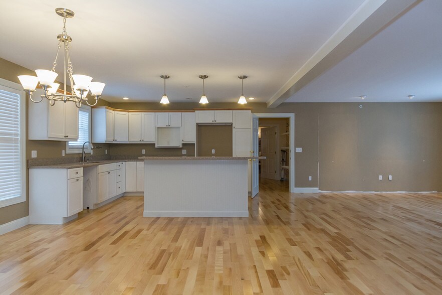 More Photos Of 72 Elm St, Camden Hospitality For Sale