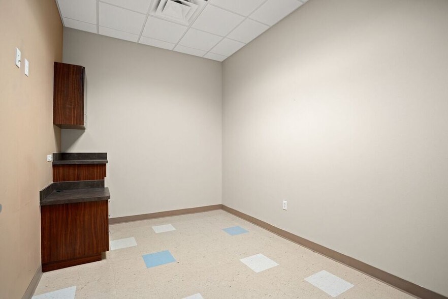 More Photos Of 222 Broadway, Kissimmee Office For Lease