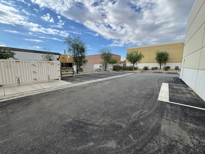 More Photos Of 30695 Hill St, Thousand Palms Warehouse For Lease