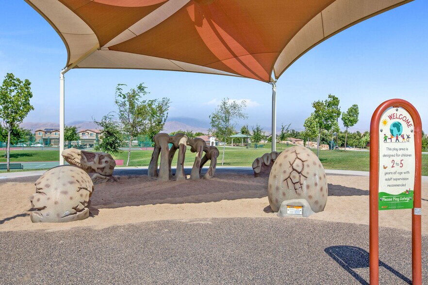 More Photos Of 9121 Prometheus Dr, Bakersfield Apartments For Sale