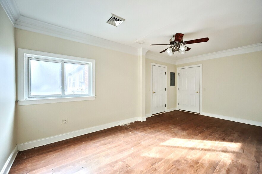 More Photos Of 1518 S George St, York Light Manufacturing For Sale