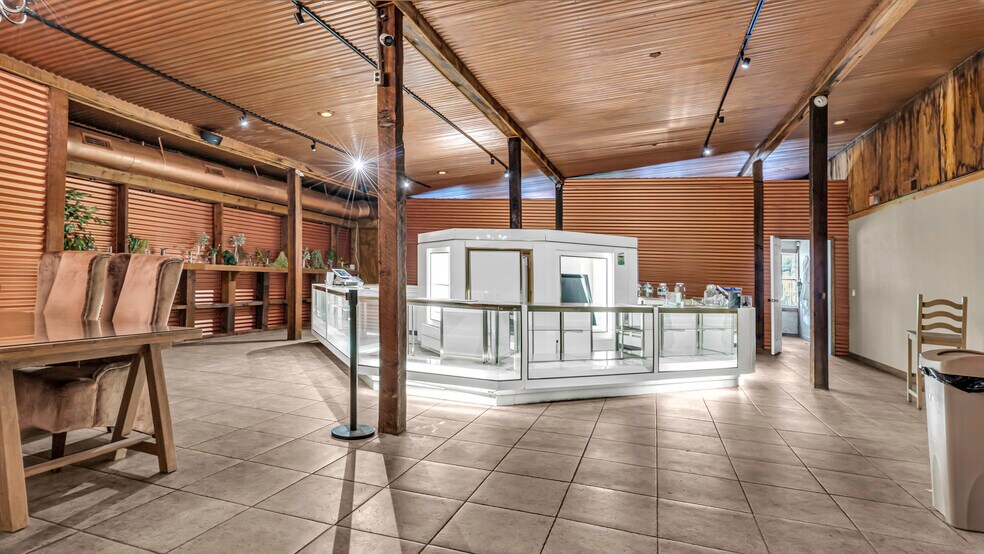 More Photos Of 4565 US-77 Hwy, Davis Specialty For Sale