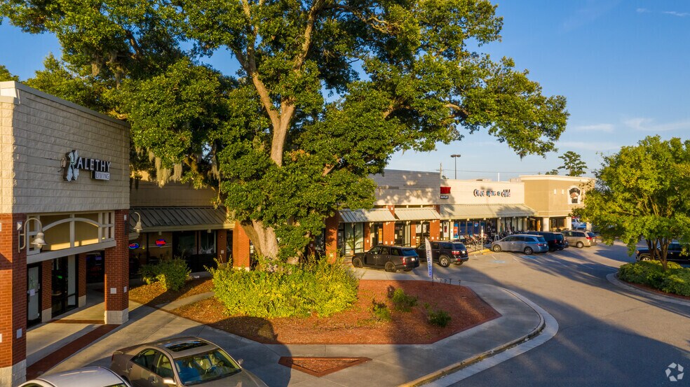 More Photos Of 4719 New Centre Dr, Wilmington General Retail For Lease