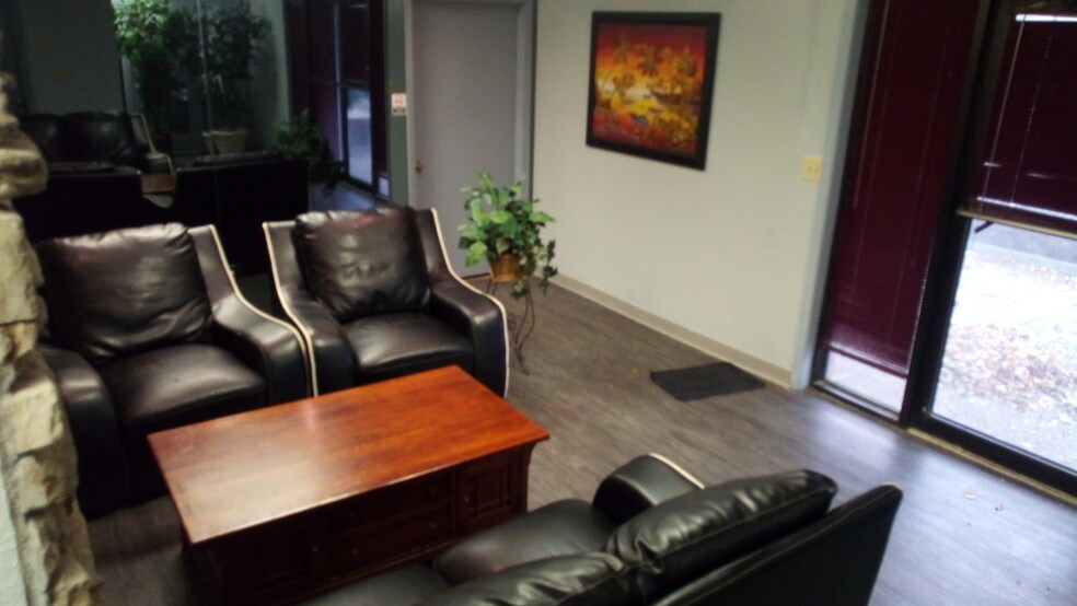 More Photos Of 6101 Melrose Ln, Oklahoma City Coworking Space