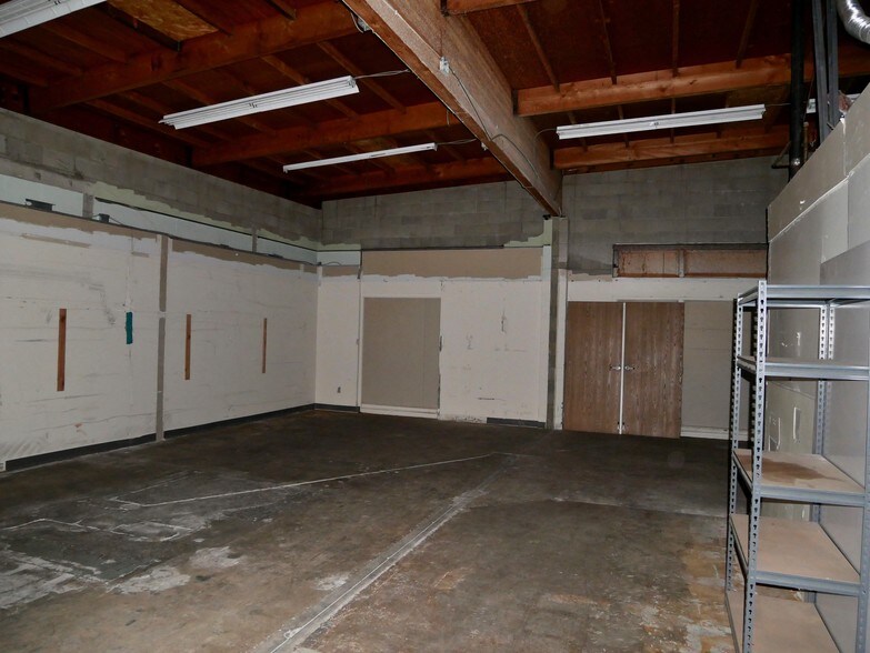 More Photos Of 1365-1371 Del Norte Rd, Camarillo Showroom For Sale