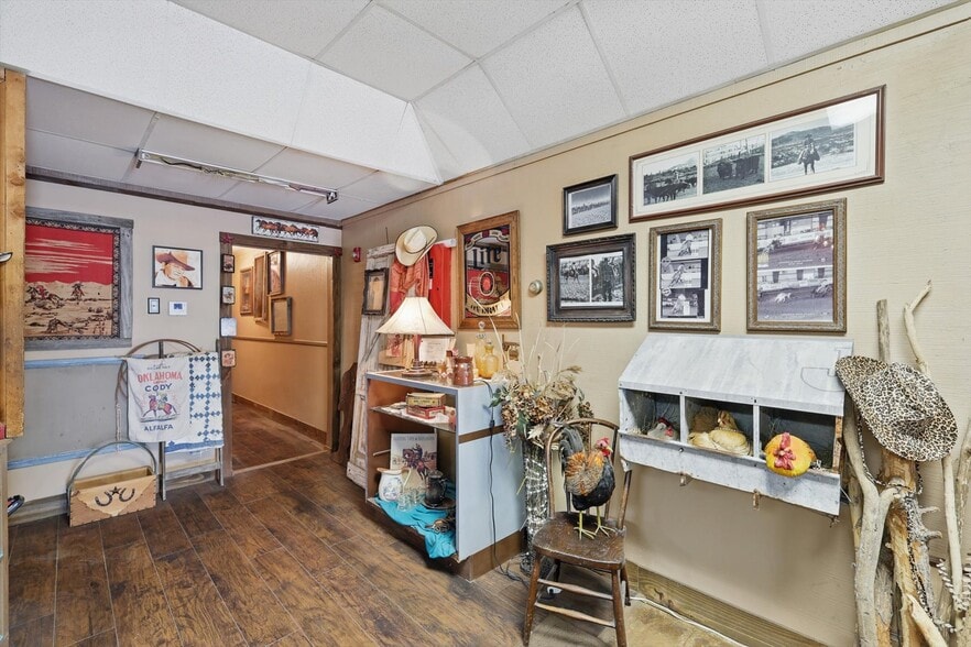 More Photos Of 206 W McCart St, Krum Storefront For Sale