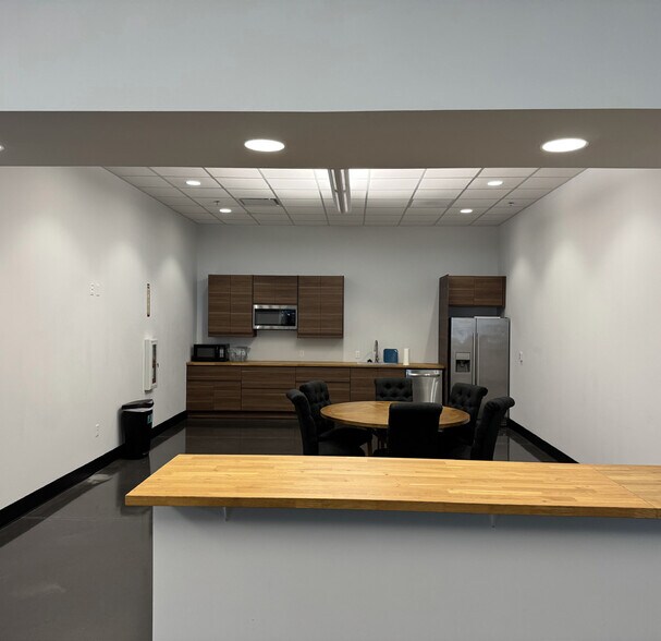 More Photos Of 660 Garden Commerce Pky, Winter Garden Warehouse For Sale